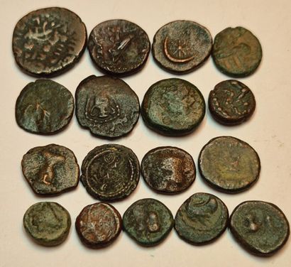 Lot of 17 small miscellaneous bronzes. Most...