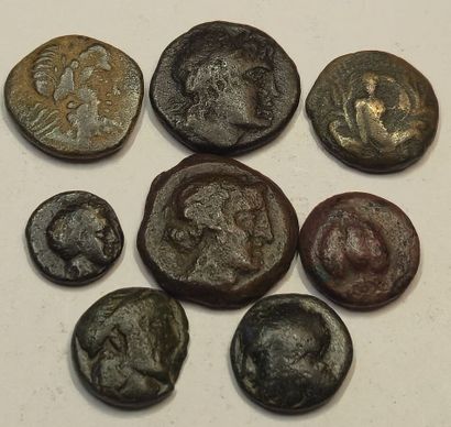 Lot of 8 bronzes: Crete (2), Cyclades (6)....