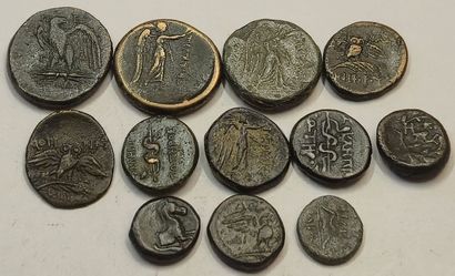 Lot of 12 bronzes: Mysia (Pergamon (10),...