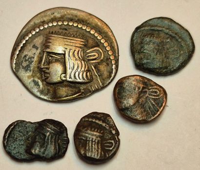 Pacorus II. Lot of 5 coins: 1 drachma, 4...