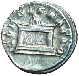 Trajan. Antoninian. DIVO TRAIANO. R/ CONSECRATIO....