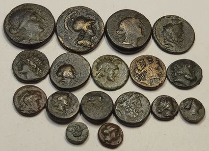 Lot of 17 bronzes: Lesbos (2), Caria (9),...