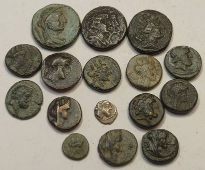 Phoenicia. Lot of 15 various bronzes and...