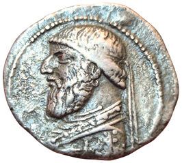Mithradates II. Drachma. Ecbatane. A/ Diademed...