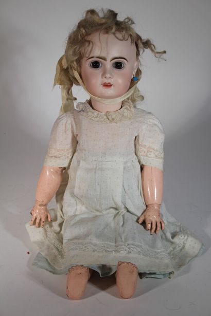 French doll JUMEAU periode SFBJ, size 9....
