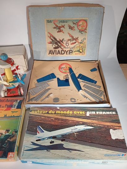 Reunion de jeux, puzzle et jouets autours...