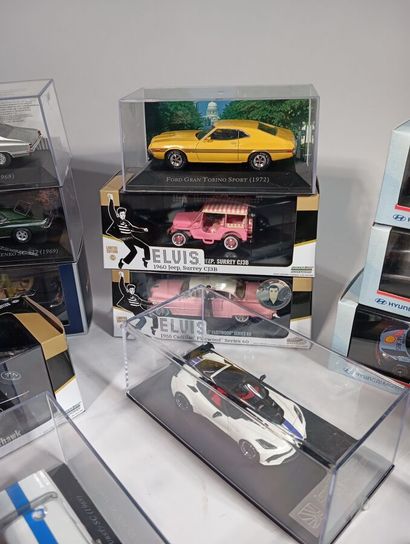 Lot de vehicules miniatures de fabricants...