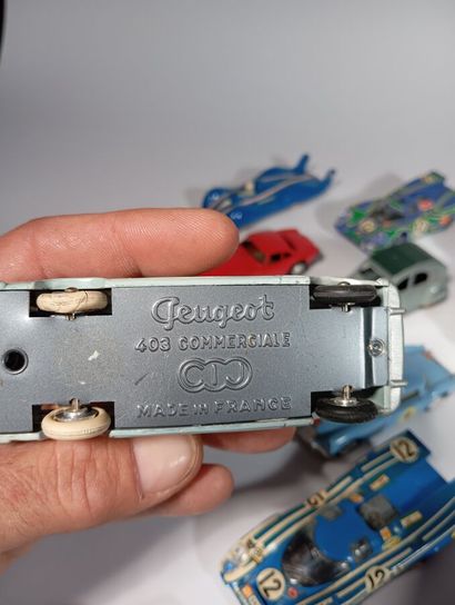 Lot de voitures miniatures dont Super Champion,...