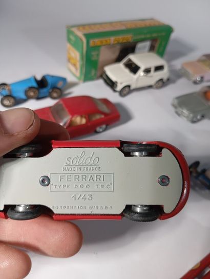 Lot de voitures miniatures dont Novoexport...