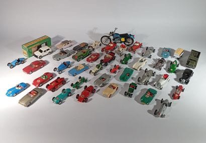 Lot de voitures miniatures dont Novoexport...