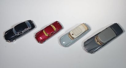 Reunion de 4 citroen DS. Dinky Toy ambulance,...