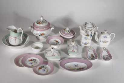 Reunion d'un necessaire de toilette miniature...