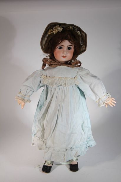French JUMEAU doll, size 9. Bisque head,...