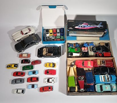Lot de voitures miniatures de differentes...