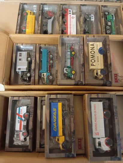 Lot de 7 cartons de la serie 