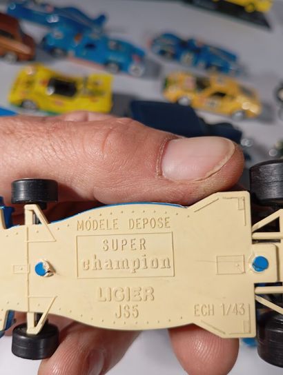 Lot de vehicules miniatures de fabricants...