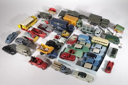 DINKY TOYS. Reunion de vehicules et divers...