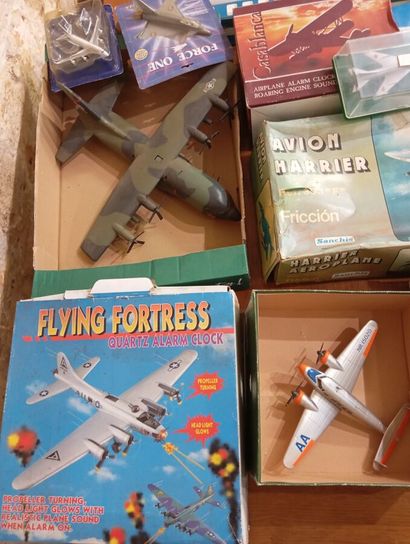 Lot d'Avions divers et maquettes de fabrication...