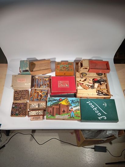 Lot de jeux anciens,ensemble de marionettes...