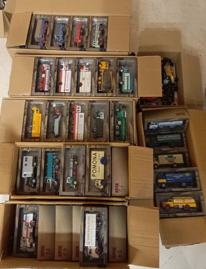 Lot de 7 cartons de la serie 