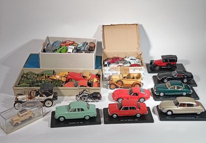 Lot de voitures miniatures de differentes...