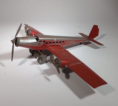 JOUSTRA. Grand trimoteur 