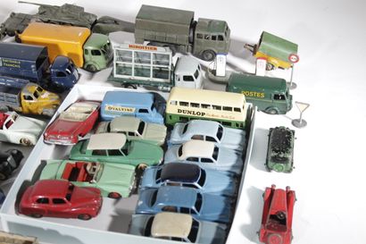 DINKY TOYS. Reunion de vehicules et divers...
