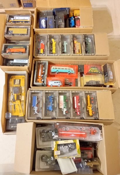Lot de 7 cartons de camions sous blister...