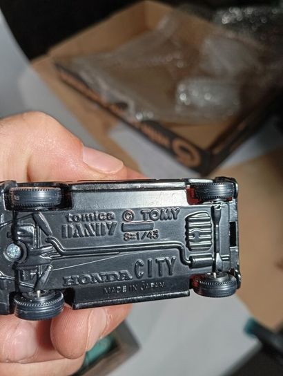 Lot de voitures miniatures de differentes...