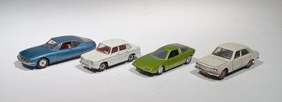 Reunion de 4 vehicules. Dinky Toys Peugeot...