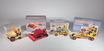 DINKY TOYS. Reunion of 4 agricultural and...