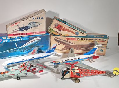 Reunion de 7 avions et helicopteres en tôle...