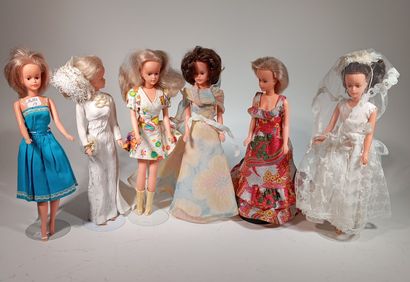 Reunion of 6 Tressy mannequin dolls with...