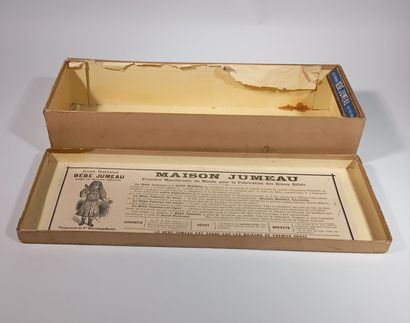 Boite en carton rigide pour une poupée Bébé...