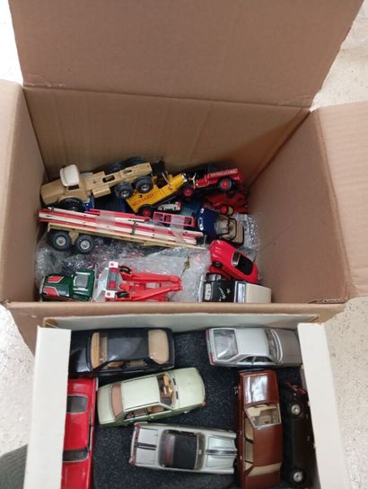 Lot de voitures miniatures de courses et...