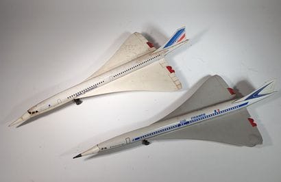 JOUSTRA. Reunion de 2 Concorde en tôle et...