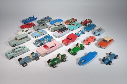 Lot de voitures miniatures dont Super Champion,...