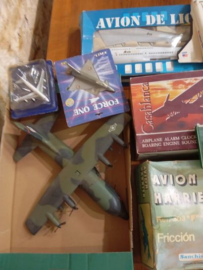 Lot d'Avions divers et maquettes de fabrication...
