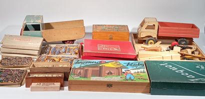 Lot de jeux anciens,ensemble de marionettes...