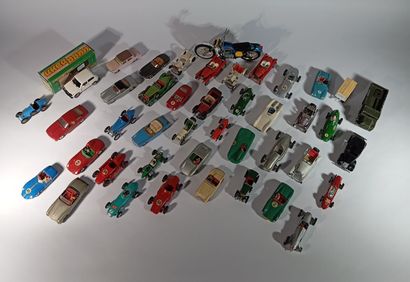 Lot de voitures miniatures dont Novoexport...