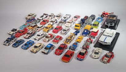 Lot de voitures miniatures de courses et...