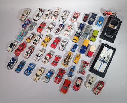 Lot de voitures miniatures de courses et...