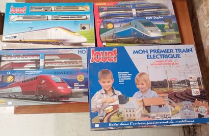 Reunion de 4 coffrets de trains electriques...