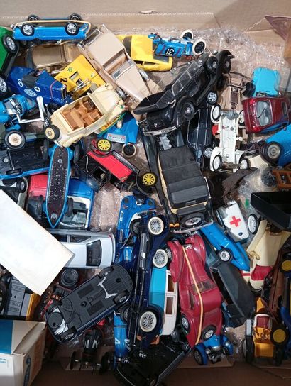Lot de vehicules miniatures de fabricants...