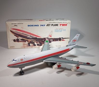 NOMURA TOYS. Boeing 747 en tôle lithographiée...