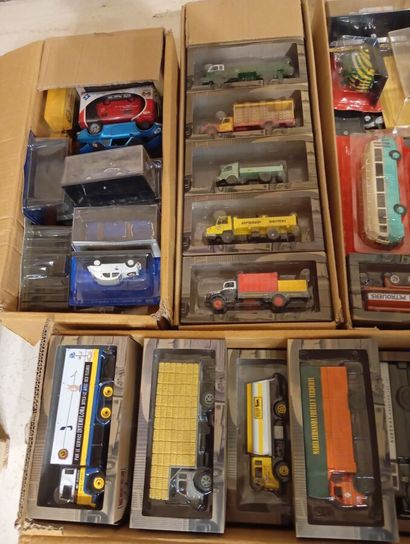 Lot de 7 cartons de camions sous blister...