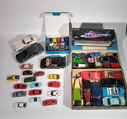 Lot de voitures miniatures de differentes...
