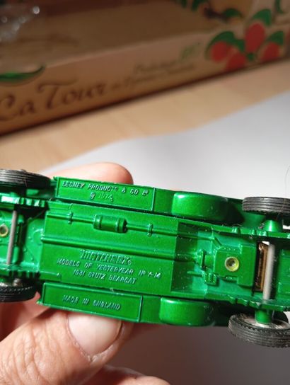Lot de voitures miniatures dont Novoexport...