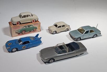 NOREV. Reunion de 5 vehicules. dont une avec...