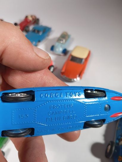 Lot de voitures miniatures dont Super Champion,...